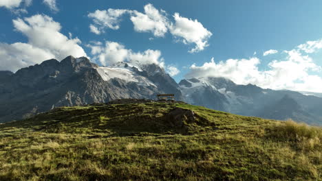 Landschaft-In-Den-Bergen-Aiguille-Rouge-Luftaufnahme