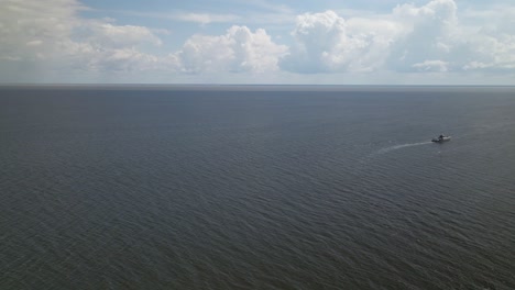 Un-Barco-De-La-Guardia-Costera-Que-Patrulla-Las-Aguas-Entre-Trinidad-Y-Venezuela