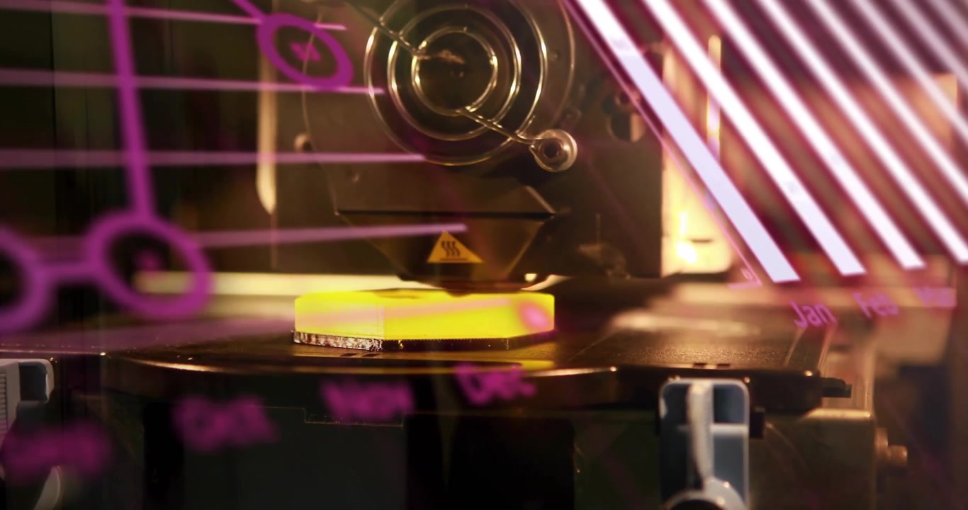 3D-skriver hotend og gul del senkes, ekstruderer lag, bygger del mens magenta brukergrensesnitt beveger seg.