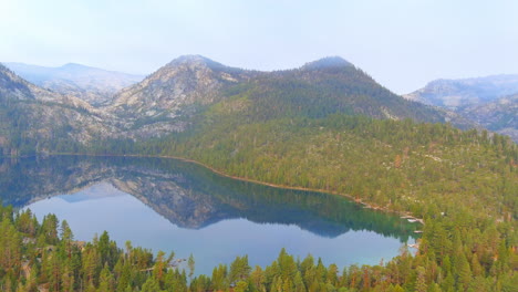 Konvergieren-In-Richtung-Fannette-Island,-Kalifornien,-Antenne