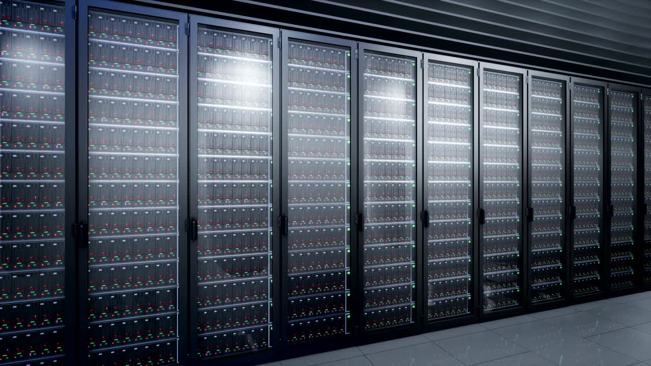 el zoom de la cámara a los racks del servidor.