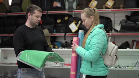 photographer videographer buying backdrops and chromakey fabric in camera shop