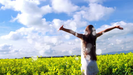 mujer disfrutando del sol en el campo de flores con animación de burbujas
