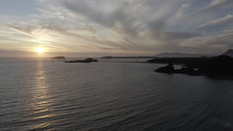 Stunning-Sunrise-Sky-With-Cloudscape-Over-Tropical-Beaches-In-Tofino-Vancouver-Island,-Canada