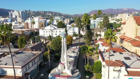 Vista-Aérea-Over-The-Crossroads-Of-The-World-Center-In-Hollywood-Los-Angeles-California