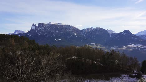 Panning-view-of-some-of-the-mountains-of-the-dolomites-in-the-alps-during-winter