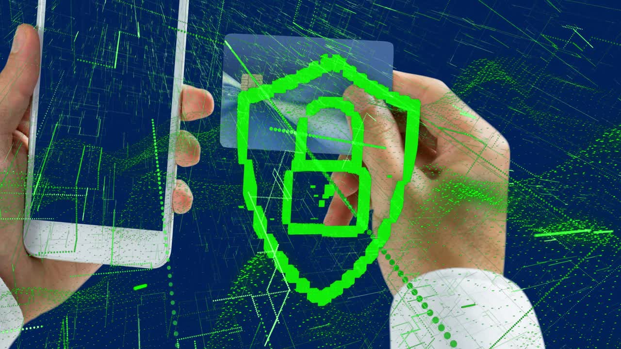 카드와 스마트폰을 가진 백인 남자의 손 위에 락이 있는 디지털 방패의 애니메이션