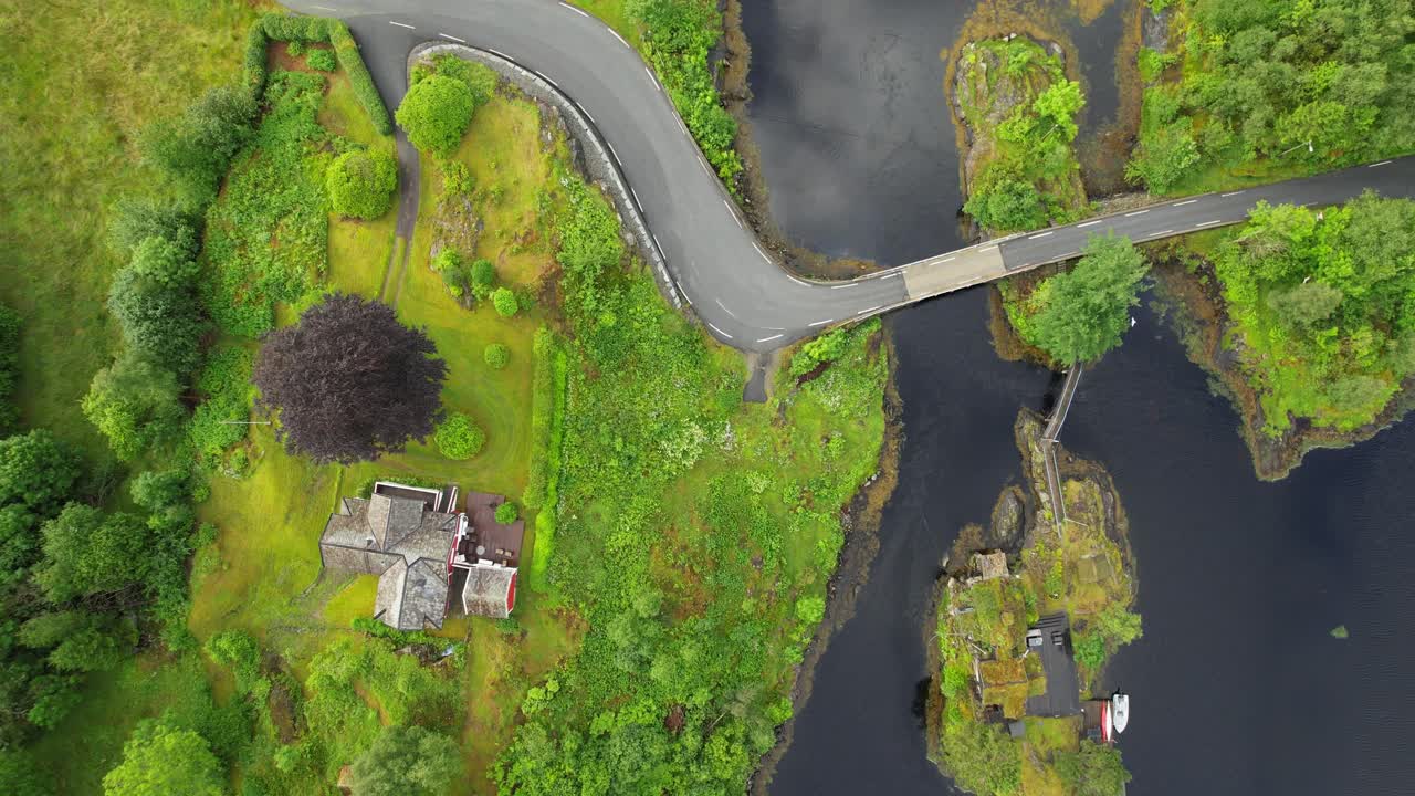 베르겐 근처의 피오르드 연안의  ⁇ 은 집들