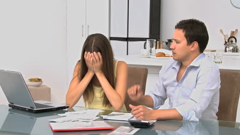 Couple-worrying-about-their-bills-