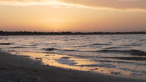 Lapso-De-Tiempo-De-La-Puesta-De-Sol-Sobre-El-Lago