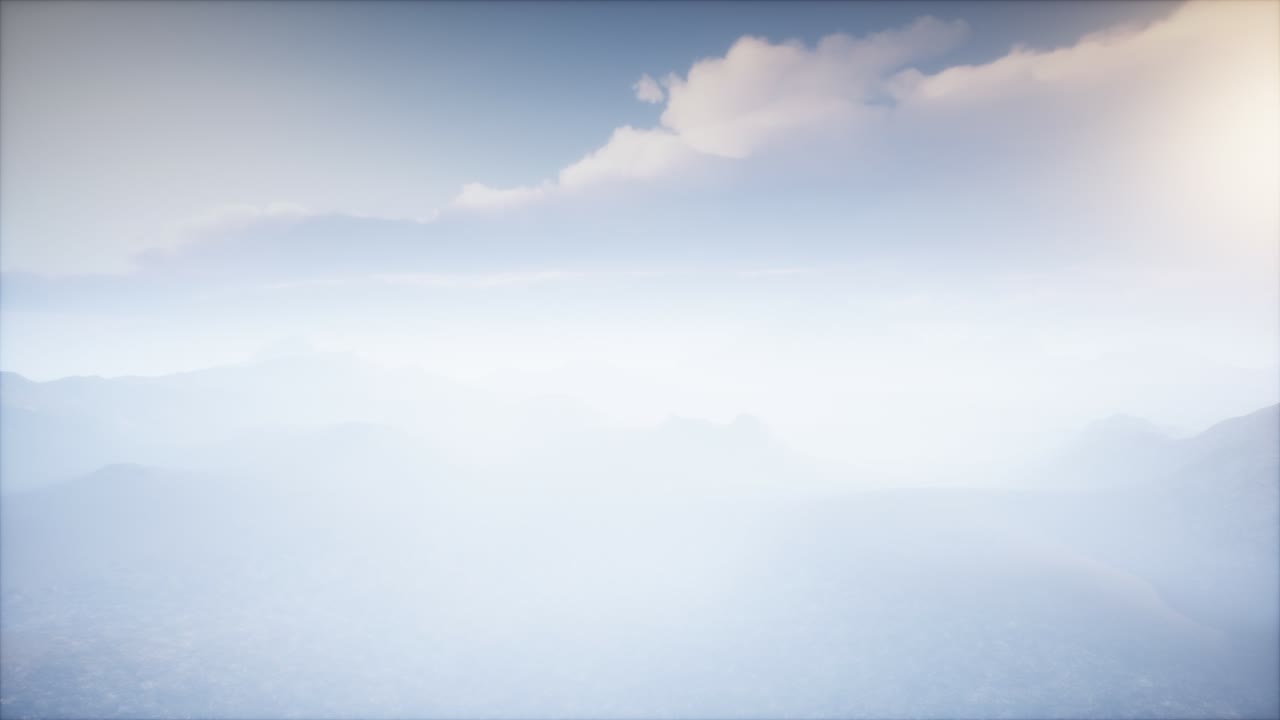 안개 가 있는 화산 크레이터 풍경