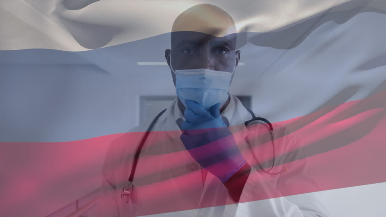 animación de la bandera de rusia ondeando sobre el médico que lleva una máscara facial