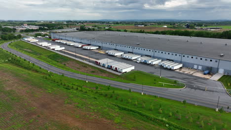 almacén masivo para envío de carga en ee. uu.