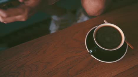 el ambiente de hoy... café, mucho café.