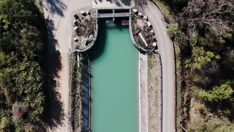 Montpellier-Greenway-Aerial:-Azure-Waters-of-the-Canal-in-Breathtaking-Top-Down-View