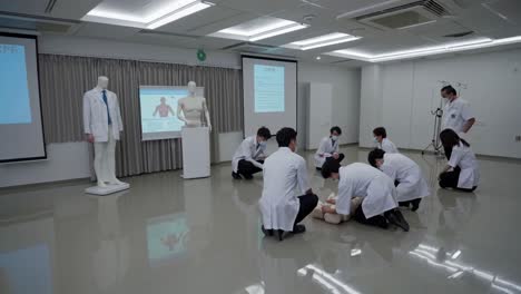 cpr training session for medical students