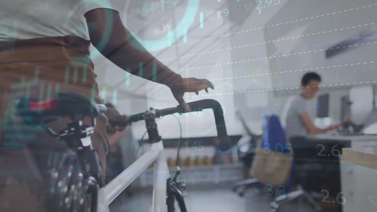 사무실에서 자전거를 타고 책상에 앉아있는 다양한 여성 동료들에 대한 그래프에서 데이터 처리의 애니메이션