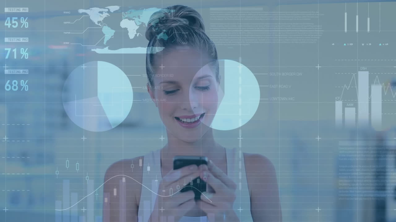 animación de la interfaz infográfica sobre una hermosa mujer caucásica escribiendo en un teléfono inteligente