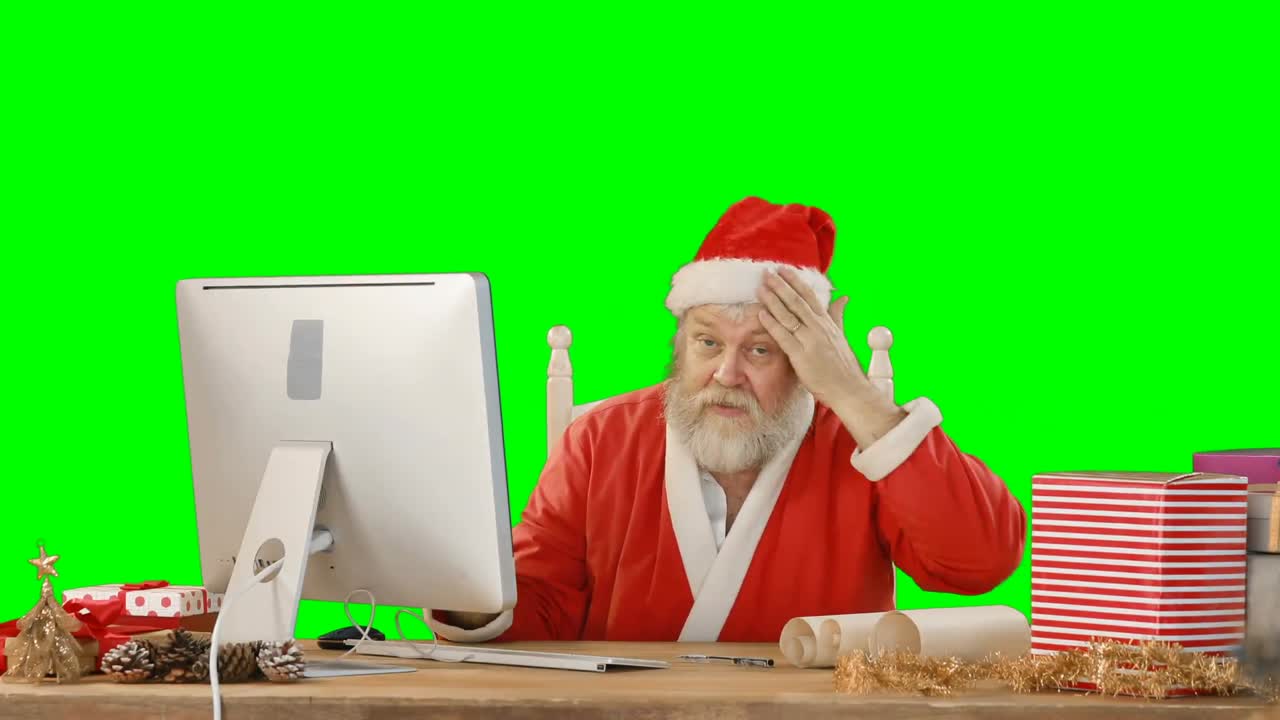 개인 컴퓨터 에서 일 하면서 이야기 하는 산타클로스