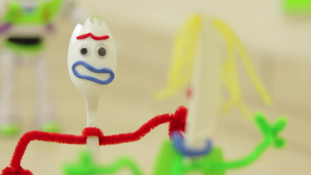 지속 가능한 놀이 시간, 재활용으로 수작업 장난감을 만드는 것