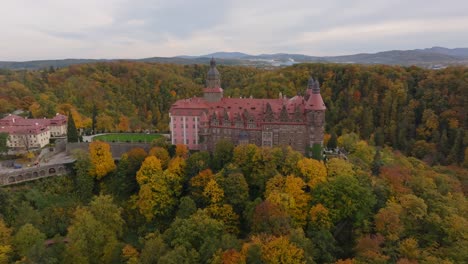 Schloss-Walbrzych-In-Niederschlesien,-Polen-#1