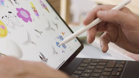 primer plano desplazándose por los íconos de arte y emoji en la pantalla de la tableta ipad