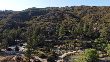 Mountain-valley-landscape-in-California,-ascending-aerial-view