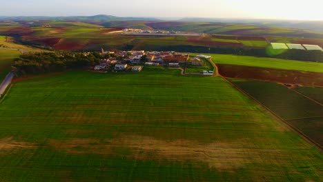 Luftdrohnenaufnahme-Von-Landwirtschaftlichen-Weizenfeldern-In-Algerien