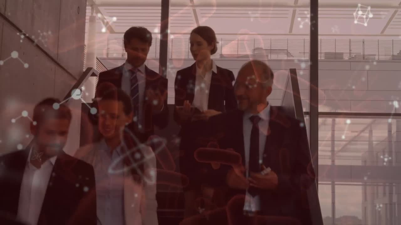 사무실에서 걸어다니는 다양한 사업가들에 대한 미생물과 분자의 애니메이션