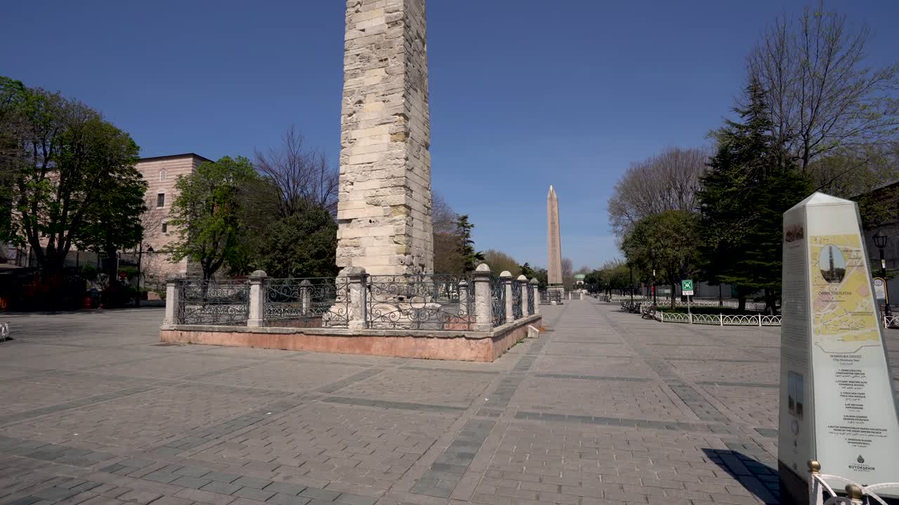 la mezquita azul, la mezquita del sultán ahmed, de estambul en el toque de queda por la pandemia de covid-19.