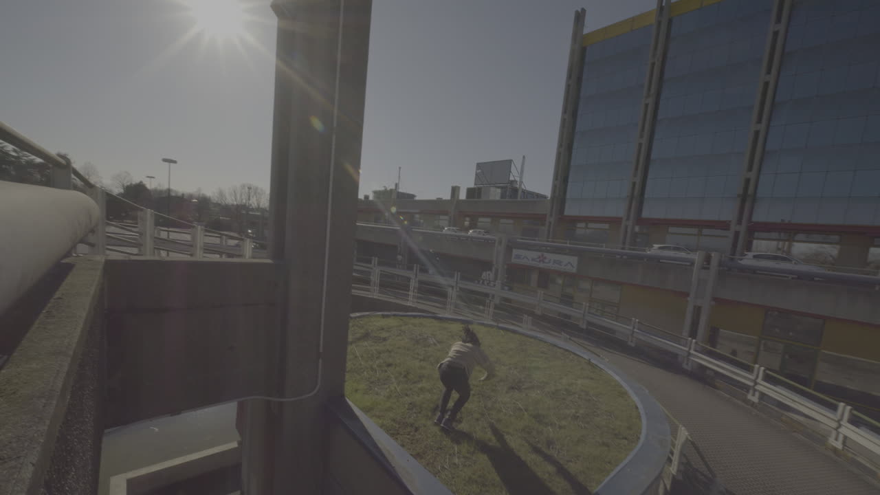 Parkour/Street Workout in Urban Setting