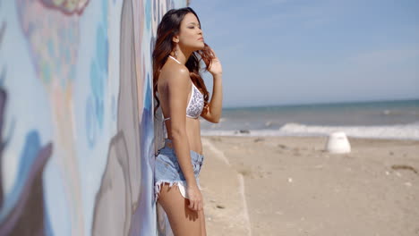 Young-woman-enjoying-the-summer-sunshine