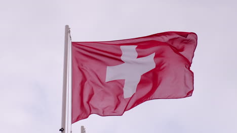 Schweizer-Flagge-In-Zeitlupe