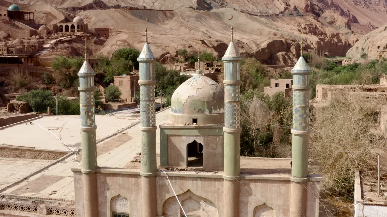 la principal mezquita musulmana del valle de tuyoq cerca de turpan en xinjiang, china