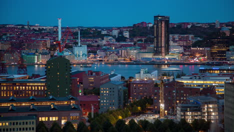 Two-sides-river-city-Goteborg-skyline