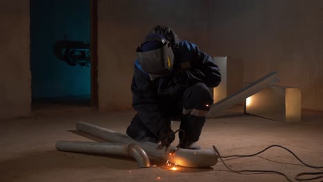 soldadura de tuberías en un sitio de construcción