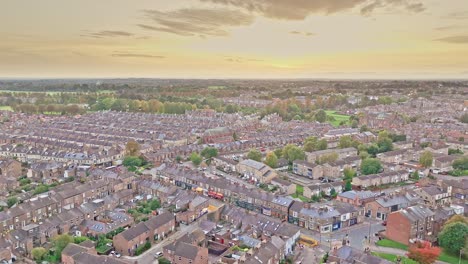 Dicht-Besiedeltes-Viertel-Im-Zentrum-Von-York-Bei-Einem-Farbenfrohen-Sonnenuntergang