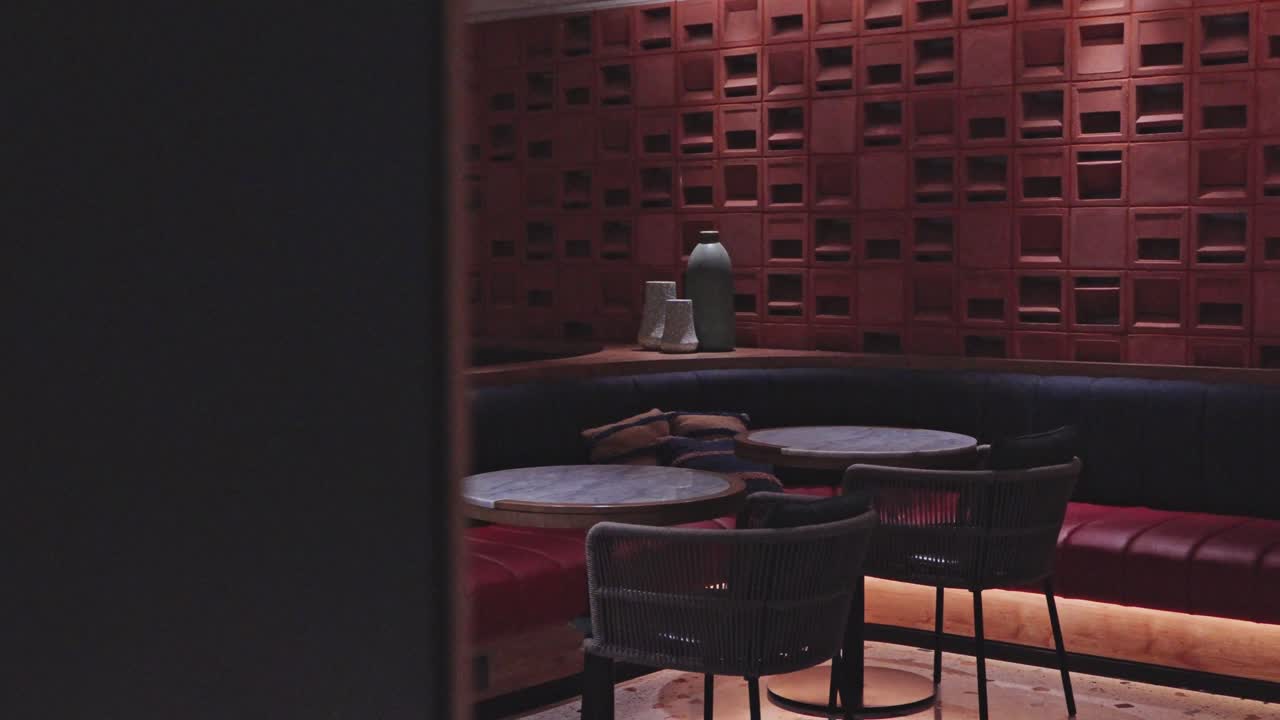 호텔 로비 의 앉기 구역 의 영화적 인 공개