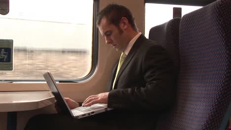 imágenes de stock de un hombre de negocios trabajando al aire libre