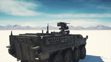 tanque militar en el desierto blanco