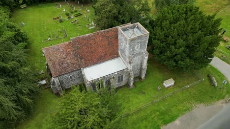 Una-Pequeña-Toma-De-Arco-De-La-Iglesia-De-Piedra-De-Olmo-En-Kent