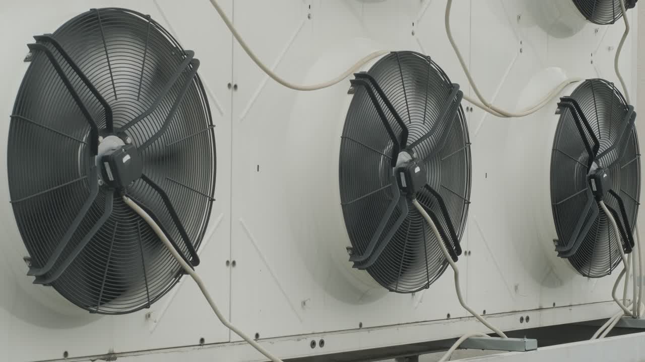 unidades de calefacción, ventilación y aire acondicionado en el techo