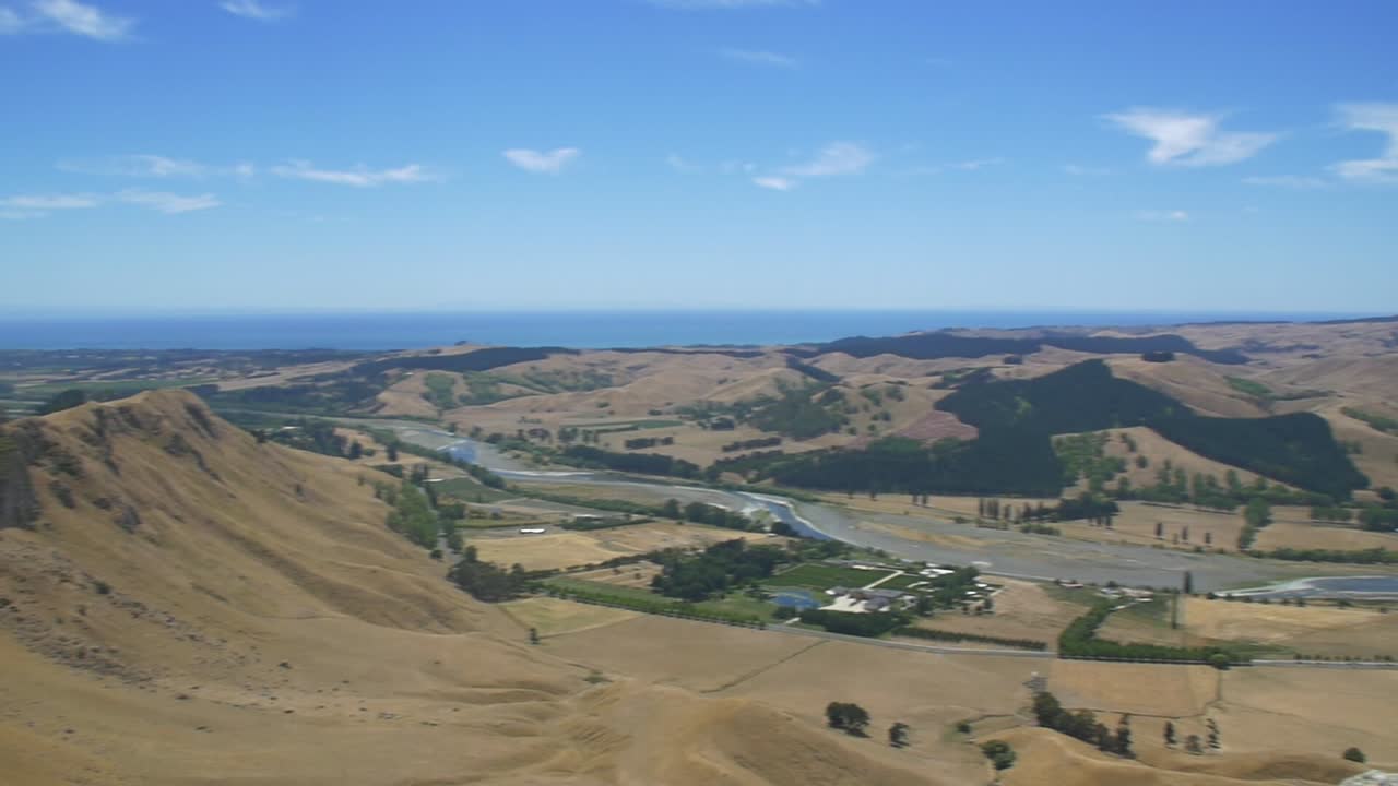 뉴질랜드 산맥을 가로지르는 패닝