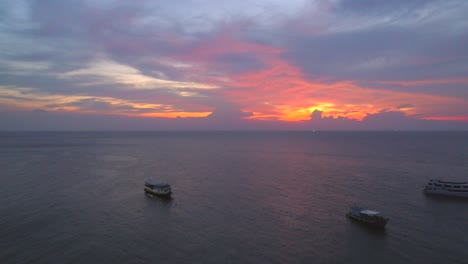 puesta de sol en la playa de sairee