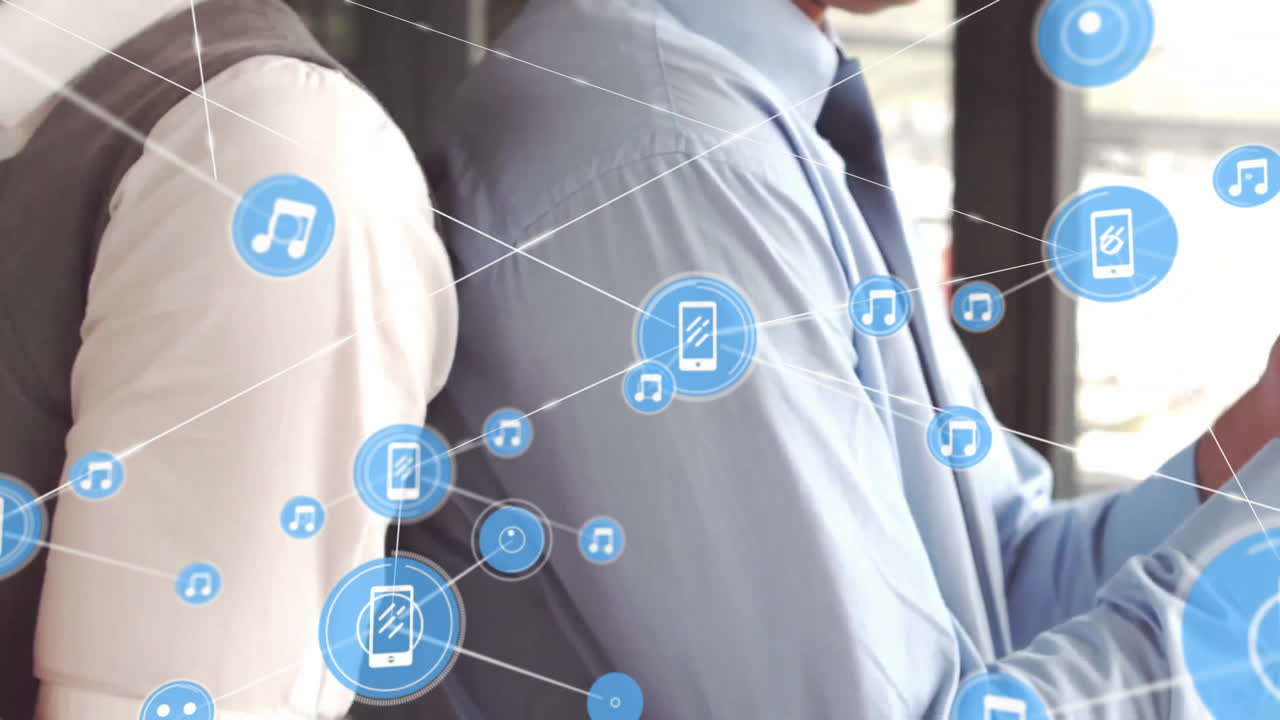 스마트폰을 사용하는 백인 동료에 대한 아이콘과의 연결 네트워크의 애니메이션