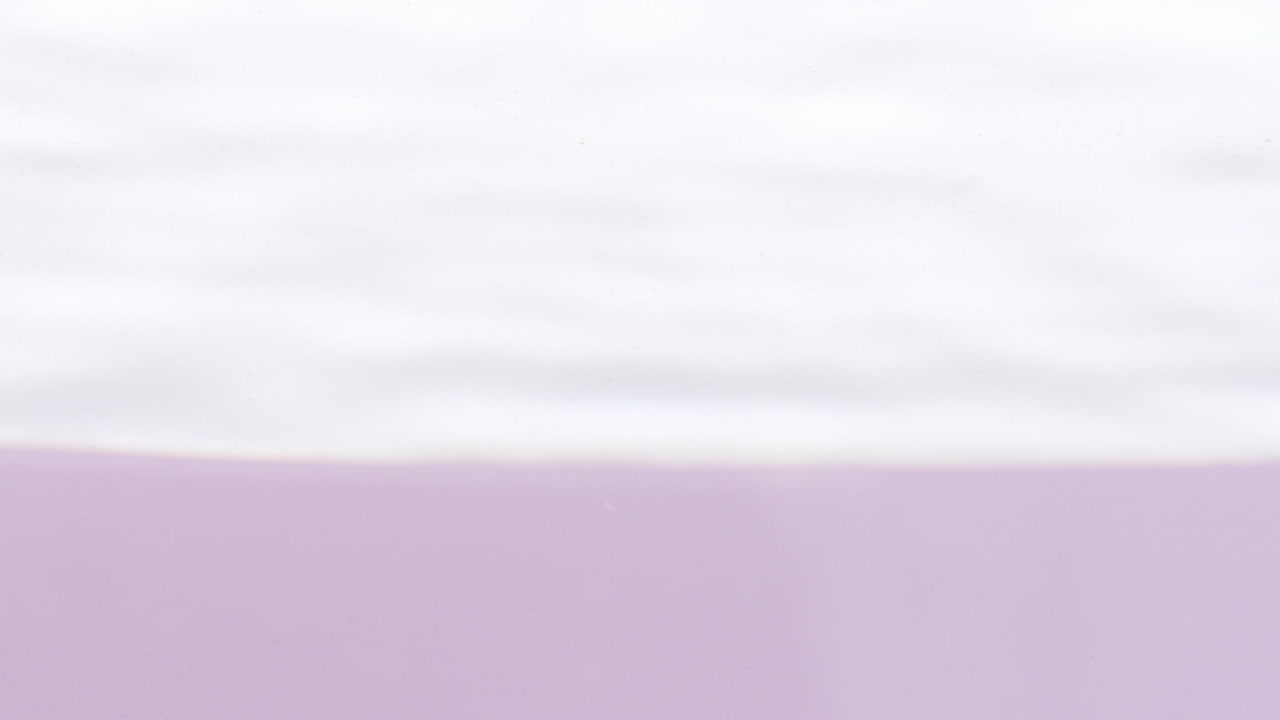 ondas y salpicaduras de agua