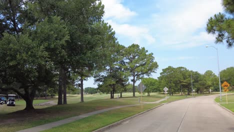 Gente-Jugando-Golf-En-Katy,-Texas