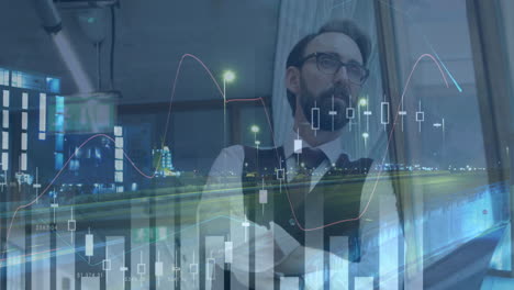 animación del procesamiento de datos financieros sobre el empresario caucásico