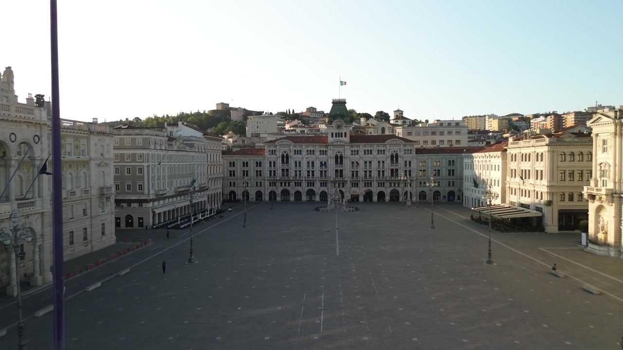 Veduta aerea del lungomare di Trieste e di Piazza Unità d'Italia, Italia
