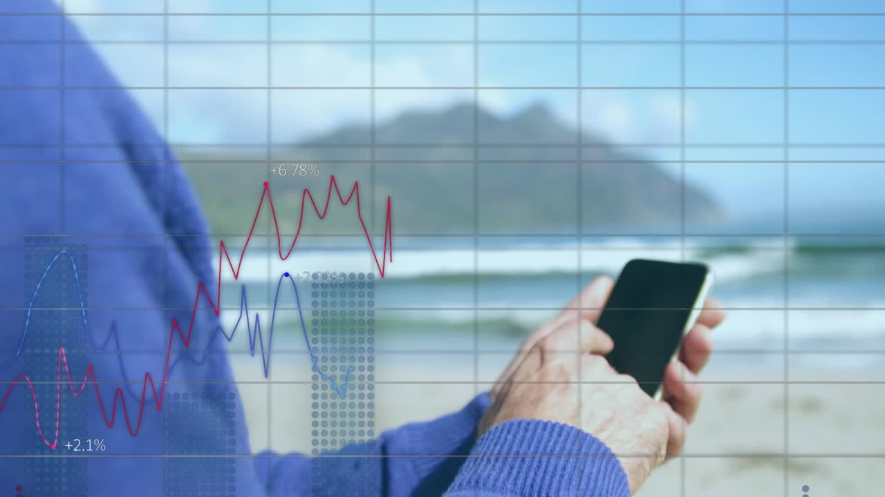 Animation af databehandling over glad kaukasisk mand, der bruger smartphone på strand